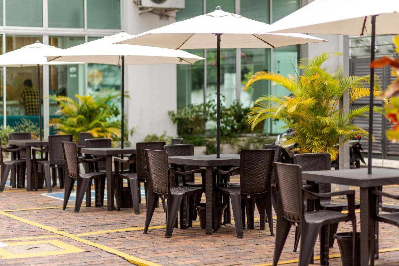 Hotel Manantial Melgar Bagian luar foto
