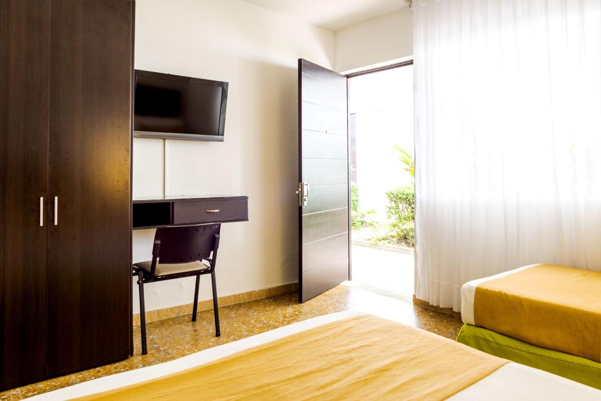 Hotel Manantial Melgar Bagian luar foto
